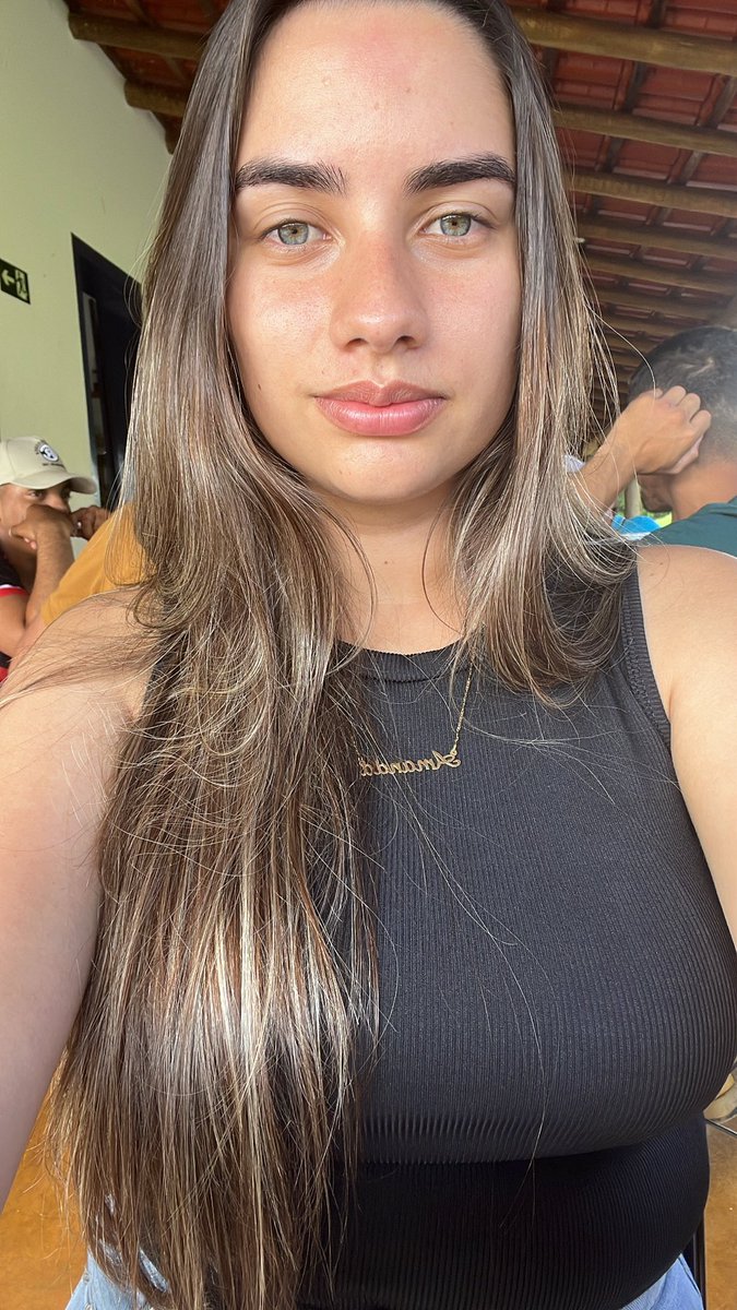 mands_fernandss's tweet photo. Voltando pra essa rede social na qual eu nunca deveria ter deixado 😍😍😍
Ps meu cabelo não é mas assim. https://t.co/rDbDTvEFgh
