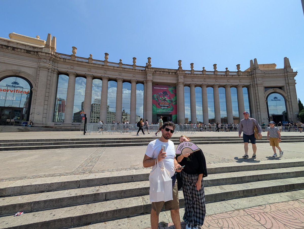 Dinoxvize's tweet photo. had tons of fun, sweated a lot (literally) and got to meet some cool ppl - thank you @housesarebig and @KhasinoTTV #shakedowntcg #RQBarcelona #Riftbound https://t.co/3P3xBthwi2