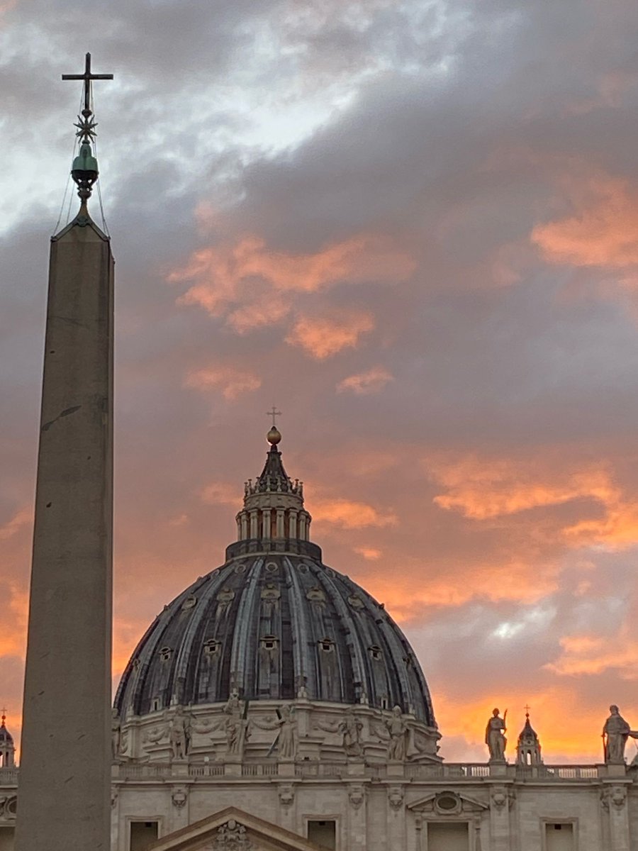Romethegreatbe1's tweet photo. #toptenmonuments #saintpeter basilica #rome #visitrome
https://t.co/IDzAP8R9Vp https://t.co/aknfrgCTyq