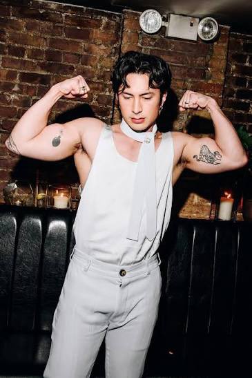 hudvilles's tweet photo. so masculine so feminine so cunty https://t.co/EL6IKM9zye