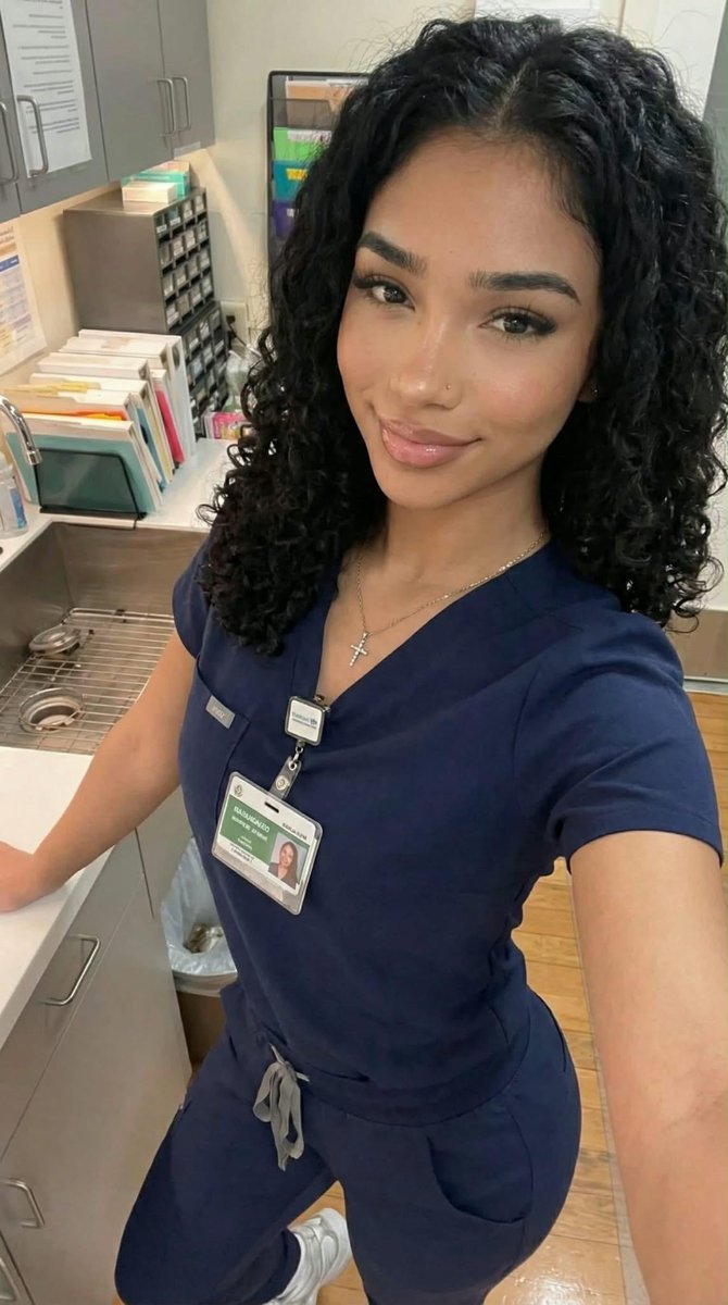 MariaRoserx's tweet photo. Would you date Dominican nurse? https://t.co/CVJO7UZ6iK