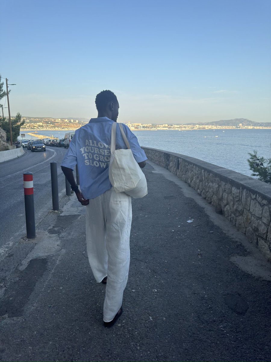 luketwwt's tweet photo. Faites des après-midi lecture à la plage !!! https://t.co/NVuOT9tvdZ