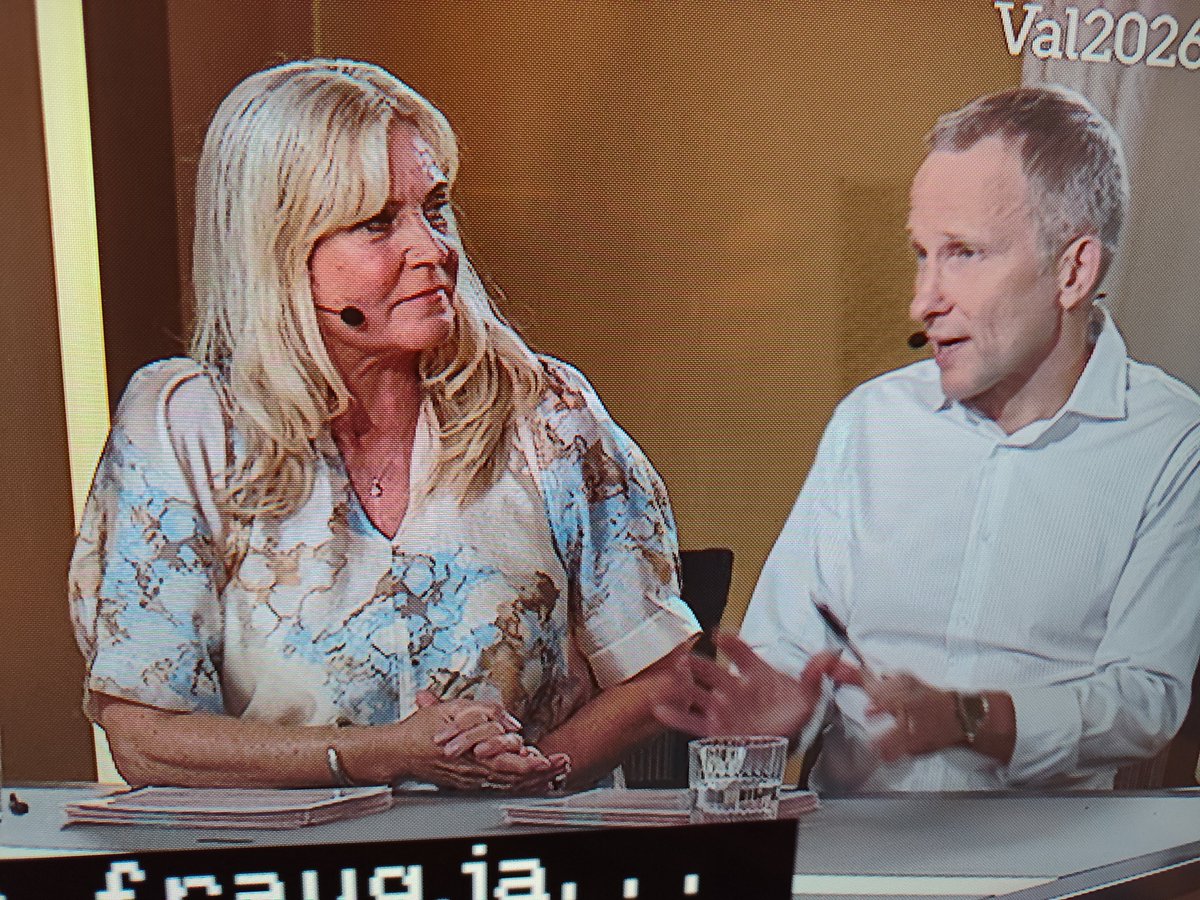 FjellstromJan's tweet photo. 🇸🇪 Super Jimmie,fanns inte chans att radarparet från sosse verkstan kunde göra dig svarslös!👏❤️Hoppas många har sett programmet och förstår att vi behöver rösta på SD! Du är kung 🫅Jimmie!!👍😎 https://t.co/yGdisYDYwj