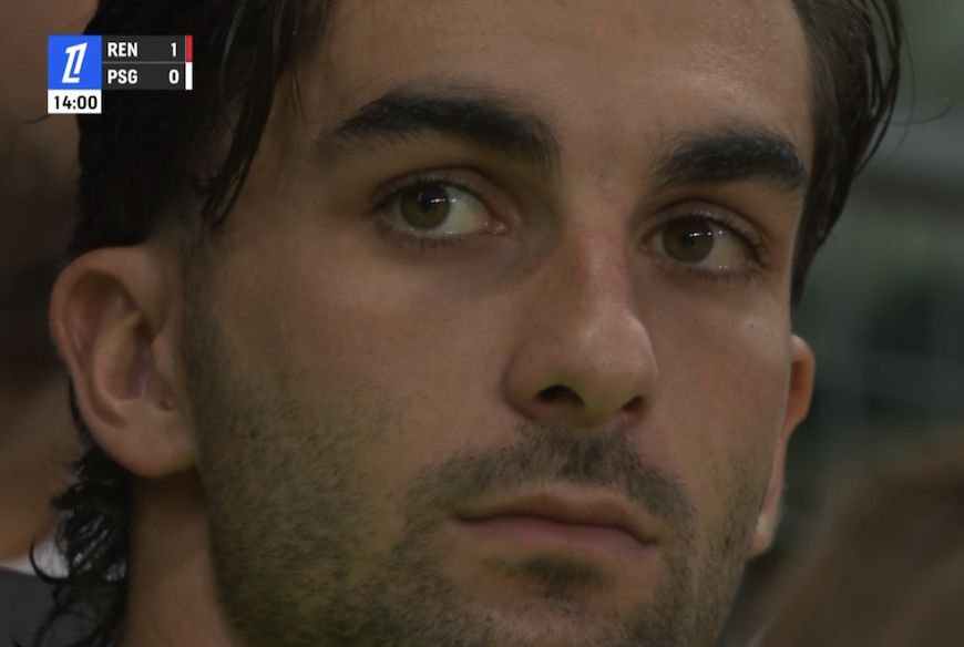 TouchlineX's tweet photo. 📸 - Ferran Torres is not happy.

He is on the bench while PSG is losing. https://t.co/bQlI7AoQXT