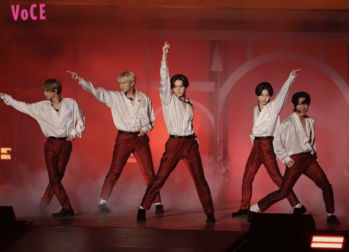 iVoCE's tweet photo. 「KEY TO LIT Arena Tour 2026
NEO CLASSICS」
有明アリーナ公演をVOCE Webが
レポート！

デビューが決定したその日、
カラオケでメンバーの喧嘩が勃発!?

【会見&amp;メンバー挨拶 ほぼ全文】
レポート記事はコチラ
📱▶︎▶︎https://t.co/k16sluLuRD
※基本的に楽曲名なしでお届け✨

#KEYTOLIT https://t.co/bXskqu4t11