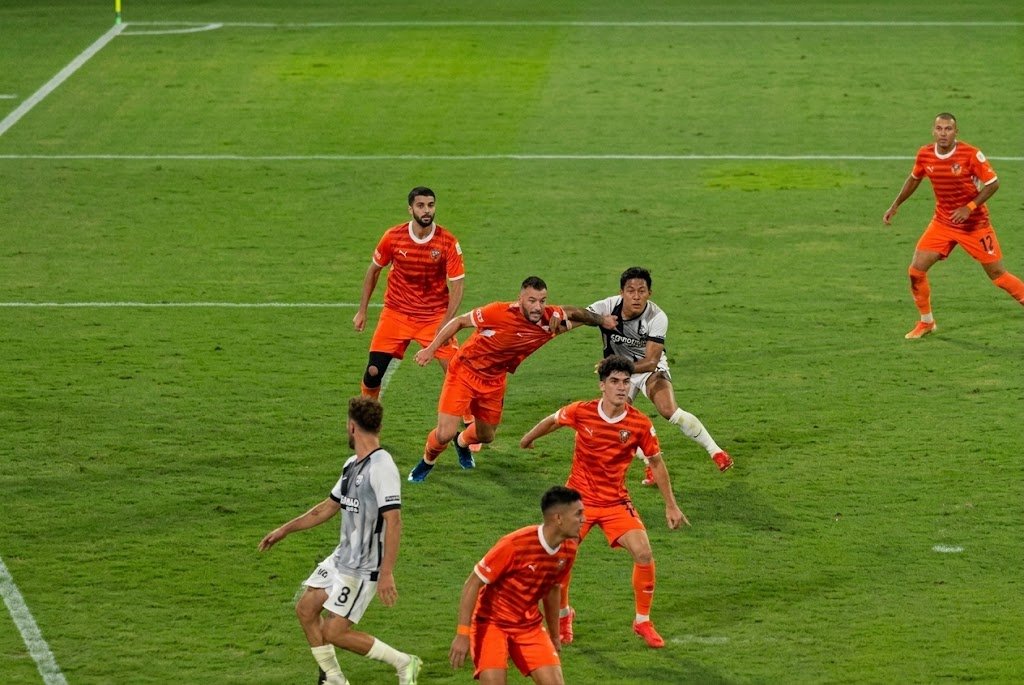 SerdarAkcer's tweet photo. Eldeki görüntülere göre, Oh'un faul yaptığı gerekçesi ise iptal edilen golde Alanyasporlu da Beşiktaşlı oyuncu da birbirlerini karşılıklı tutuyorlar. 

Faul nedeniyle iptal edilmesini anlayabilmiş değilim.

#ALYvBJK https://t.co/qzTRMN3VAK