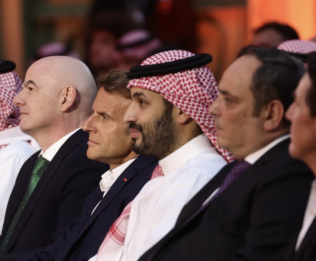 aawsat_spt's tweet photo. 📸| ولي العهد الأمير محمد بن سلمان، خلال حضوره لتشريف حفل تتويج بطل كأس العالم للرياضات الإلكترونية 2026 في باريس.

#كأس_العالم_للرياضات_الإلكترونية https://t.co/drwIrykK6P