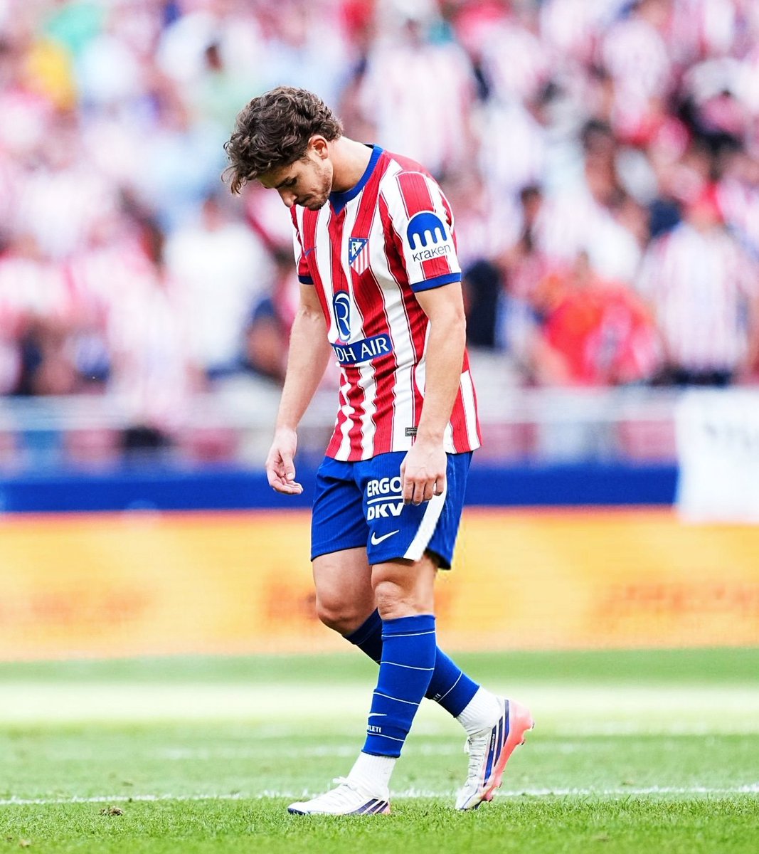 VibesFoot's tweet photo. 🗣️ Diego Simeone 🇦🇷 : « 𝗝𝗨𝗟𝗜𝗔𝗡 𝗔𝗟𝗩𝗔𝗥𝗘𝗭 𝗡’𝗔 𝗣𝗔𝗦 𝗙𝗔𝗜𝗧 𝗨𝗡 𝗕𝗢𝗡 𝗠𝗔𝗧𝗖𝗛 𝗔𝗨𝗝𝗢𝗨𝗥𝗗’𝗛𝗨𝗜. ❌ 

Ce n’est pas le genre de prestation dont nous avons besoin de sa part. 😳

Ce dont je suis certain, 𝗖'𝗘𝗦𝗧 𝗤𝗨'𝗜𝗟 𝗡𝗢𝗨𝗦 𝗙𝗔𝗨𝗧 𝗨𝗡 𝗔𝗧𝗧𝗔𝗤𝗨𝗔𝗡𝗧 𝗣𝗢𝗨𝗥 𝗥𝗘𝗠𝗣𝗢𝗥𝗧𝗘𝗥 𝗗𝗘𝗦 𝗧𝗜𝗧𝗥𝗘𝗦. » 🏆