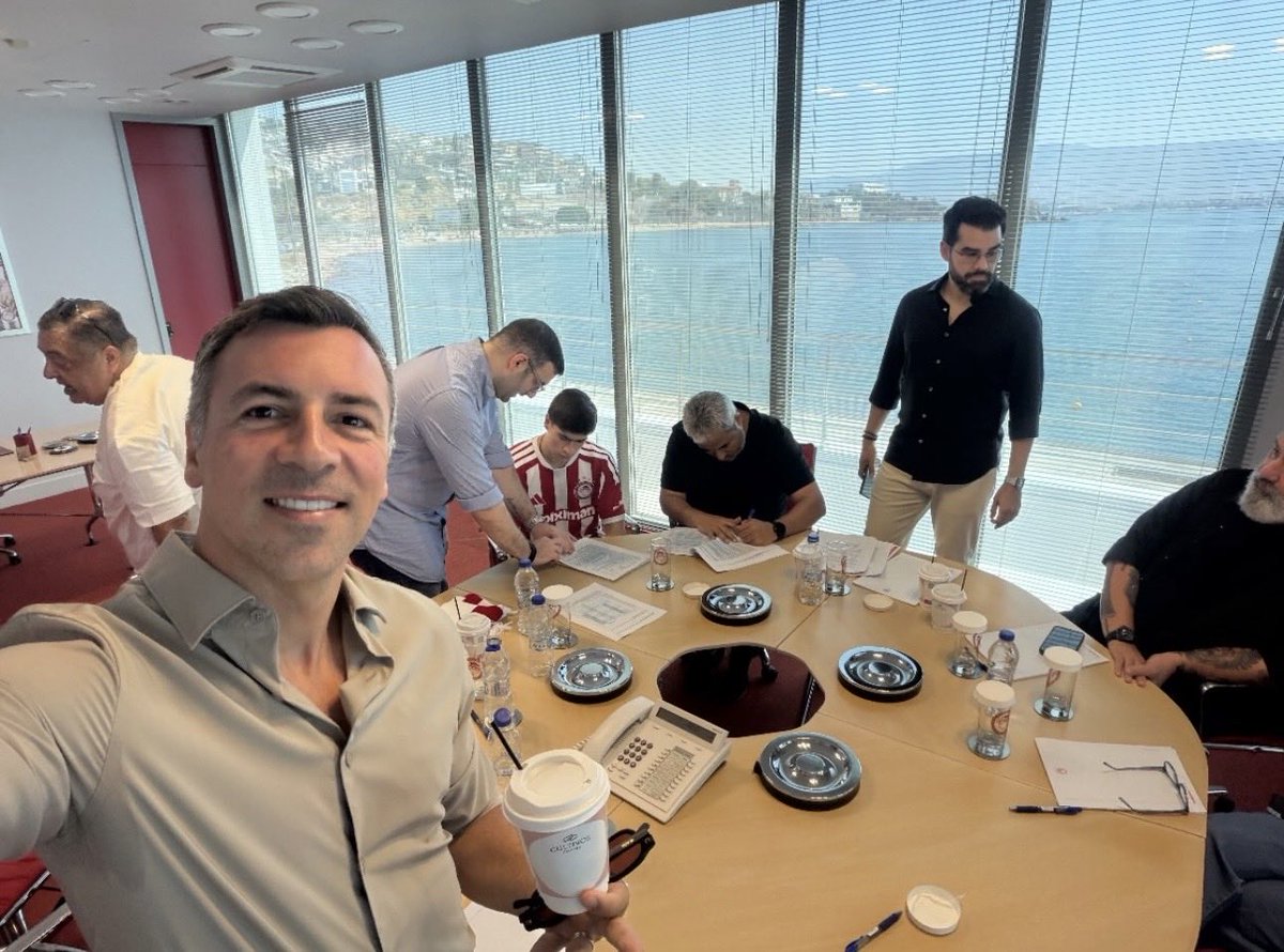 chivahormiga's tweet photo. más contenido de armando firmando #olympiacosfc 🐜 https://t.co/rlMoTTVLVd