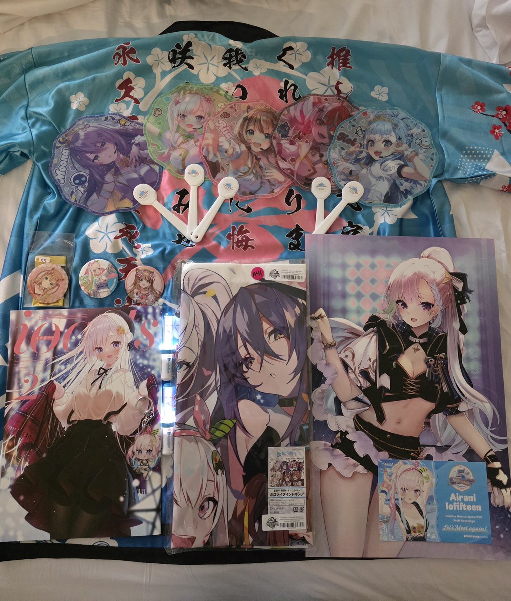 XG3_17's tweet photo. Final #HoloID haul at #AnimeNYC! If I see HoloID, I buy HoloID! No questions asked! #Hololive https://t.co/IpZ6ZHOhzu