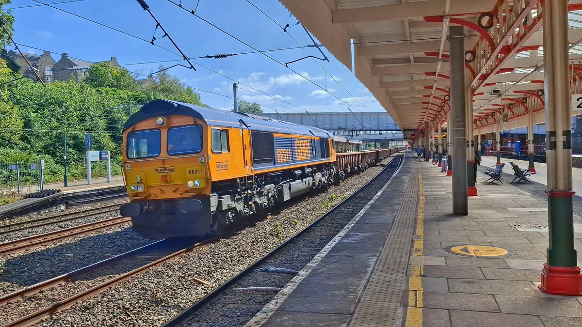 prestonspotter's tweet photo. @GBRailfreight 66311 make her appearance at Lancaster Castle Station 23/8/26 https://t.co/2UE1HLXmZg