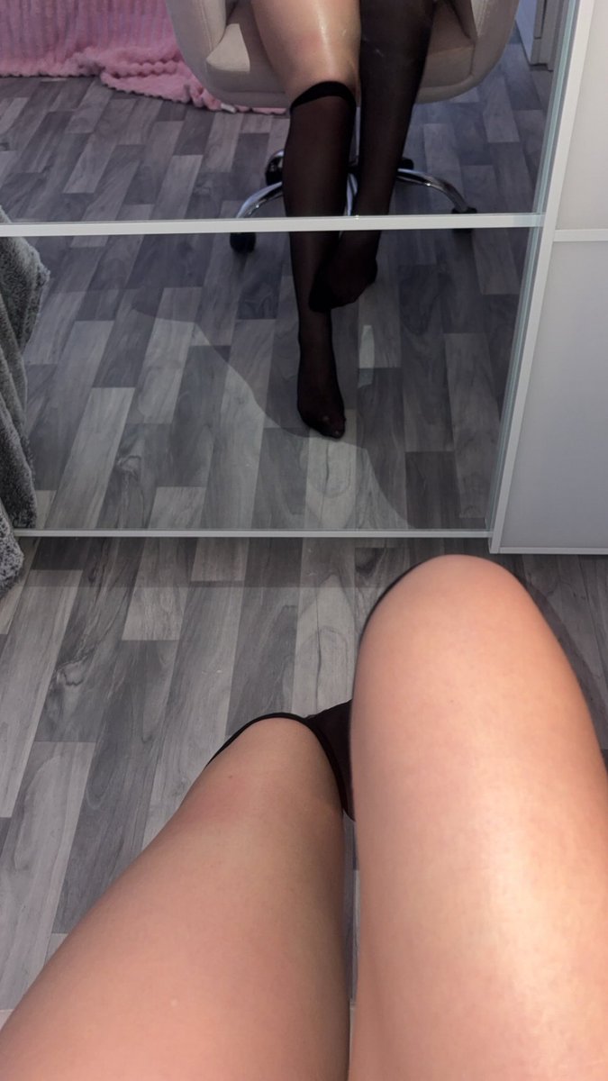 Princessskaixxx's tweet photo. You’d do anything to run your hands over my silky nylons, wouldn’t you? Too bad you don’t get to touch🤣only tribute. Keep looking, keep drooling, and keep sending. That’s all you’re good for💋
#feetandfindom #britishbrat #Nylonfeet https://t.co/jbKqXU3nwF