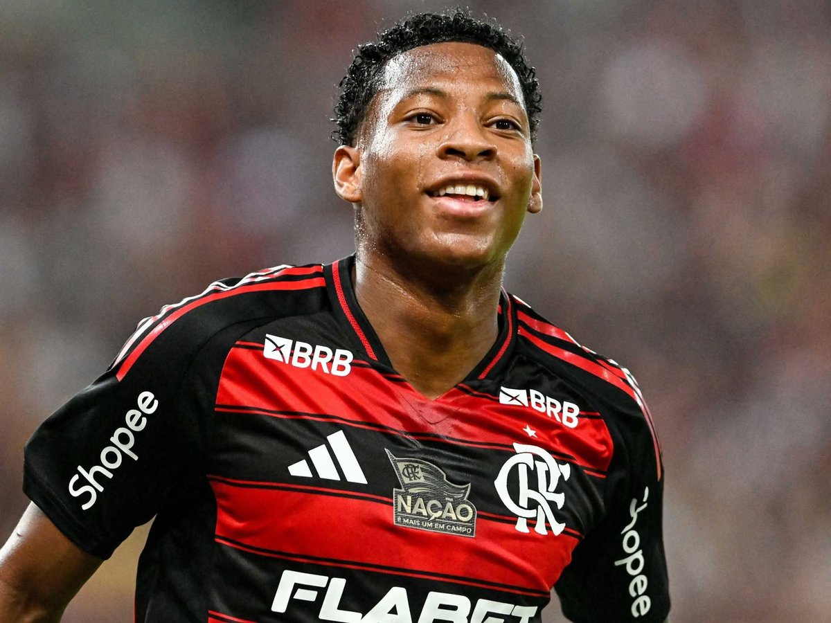 fla_da_opressao's tweet photo. Cara, isso aqui beira o inacreditável.

Ontem, o Plata completou 100 jogos pelo Flamengo. Mas um detalhe chama atenção: sabe quantos gols o atacante tem? 9 gols. Exatamente, 9 gols.

2024: 2 gols
2025: 5 gols
2026: 2 gols

"Ah, mas o Plata volta, marca pressão alta..." P0rra, eu quero que o cara faça gol, meu irmão! O cara é atacante. Se bobear, isso é número de zagueiro em uma temporada.

"Ah, mas ele vai muito além dos gols." Sabe quem faz exatamente a mesma coisa? O Lino. E o Lino, só no Brasileirão desta temporada, tem 6 gols e 7 assistências.

Isso é inacreditável.