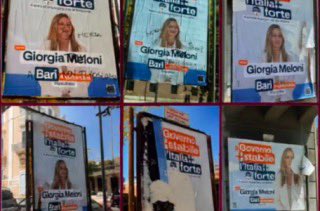 Frances99687883's tweet photo. Dai fischi ai manifesti imbrattati,la mia Puglia sta servendo. #Picaro,europarlamentare e presidente provinciale di #FdI #Bari, pretenderà ora le scuse dei “vastasi” baresi,come Poli Bortone con i tarantini? #4settembre #Melonibenvenutaalsud https://t.co/e3rWTsm7bb