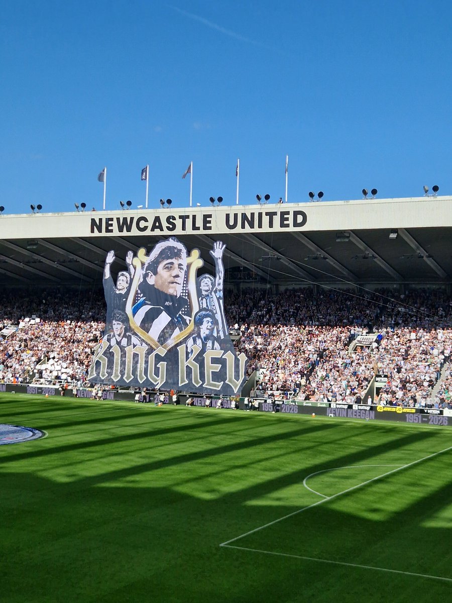 BackPageShop's tweet photo. An occasion fit for King Kev.
An atmosphere fit for King Kev.
A spirited, passionate performance for King Kev.
And almost, almost, a win.

But he'd have loved it. Loved it.
🖤🤍⚽️❤️ https://t.co/uoNmBad1TP