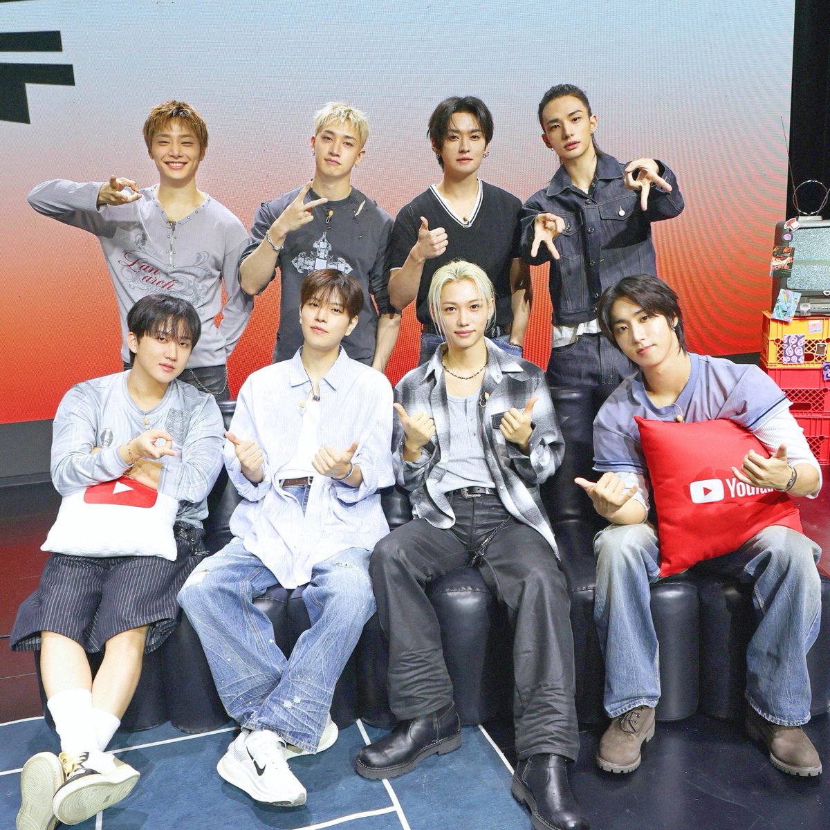 billboardskz's tweet photo. 🇺🇸 "THIS &amp; THAT" EP by @Stray_Kids is now their fastest album to sell over 400K units (451K) in the United States, doing so in just two weeks!

#THIS_AND_THAT surpasses the three-week record of "DO IT" and "KARMA." https://t.co/9ZnyqHJ5Gw