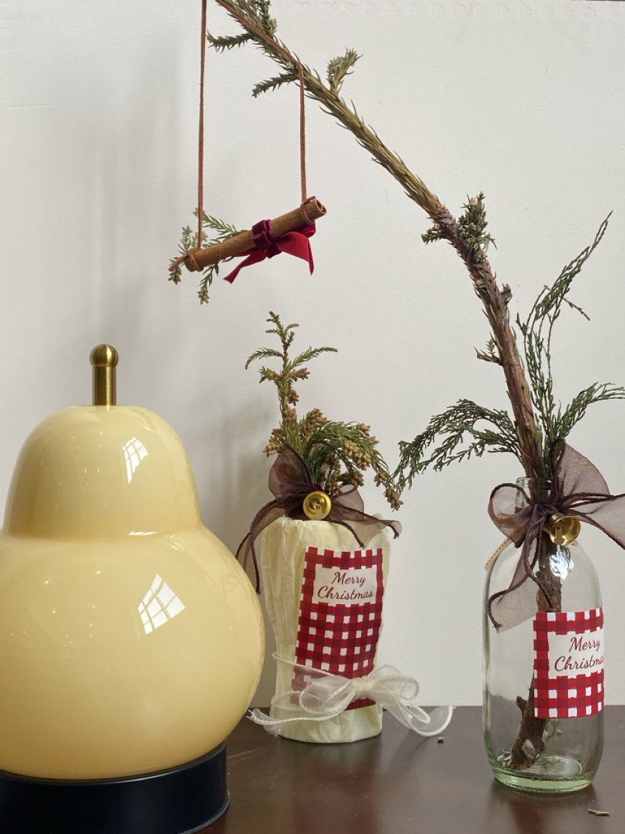 pixie33306557's tweet photo. Just turned an old mason jar into a cute fairy light vase with string lights u0026 hot glue—10 mins, zero fancy tools, perfect for cozy nights! https://t.co/PL9HzbWRqM