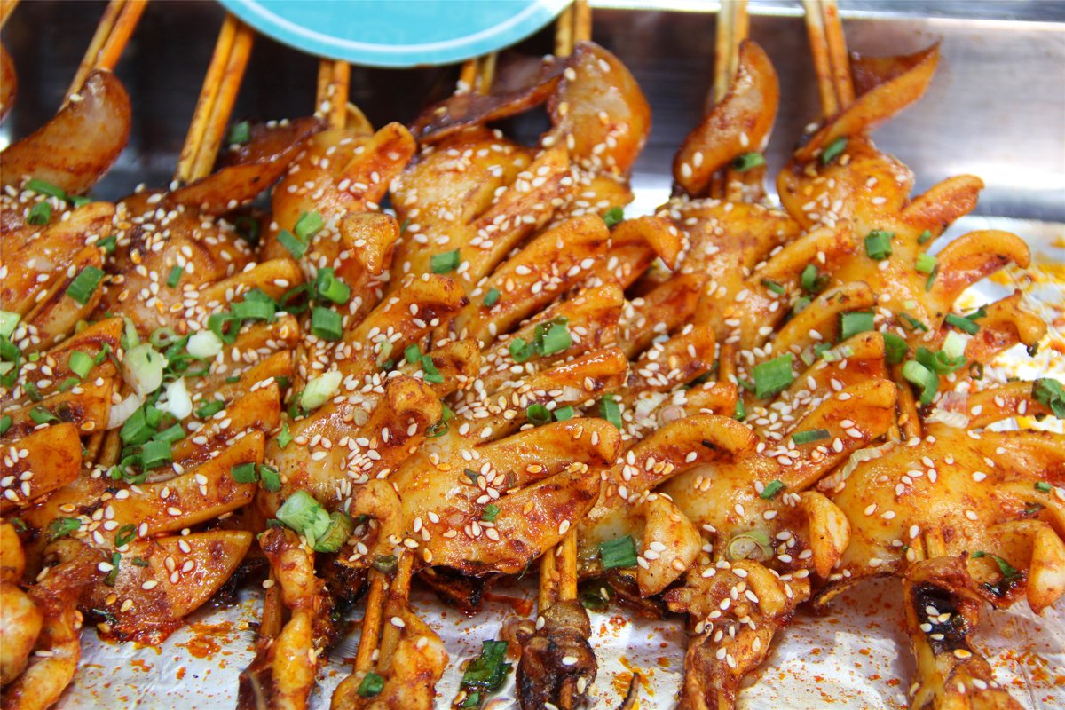 kickthepjboth's tweet photo. Crispy fried squid skewers by the street—hot, smoky, and perfect for a quick snack! Who’s grabbing one tonight https://t.co/5xhTDtz9eN
