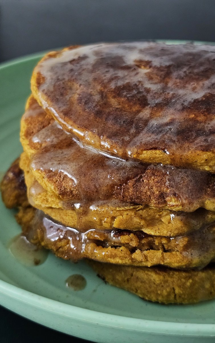 ambientgaze's tweet photo. back at it again with more vegan pancakes
pumpkin cinnamon roll 🤤 https://t.co/XV3k5Wmkej
