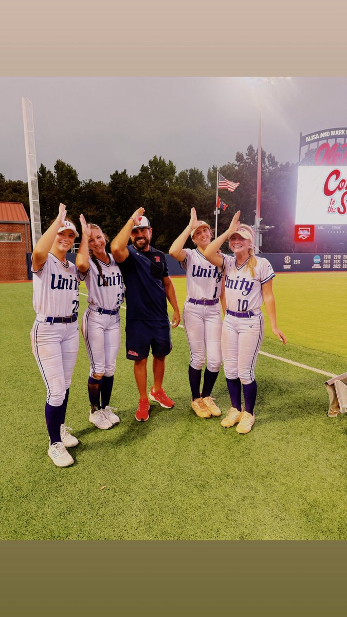 emmavreuls2029's tweet photo. Thank you so much @OleMissSoftball for such an amazing camp and weekend. I had the best time and learned so much. 
I can’t wait for the next one. Hotty Toddy!❤️🩵 https://t.co/2KRu1qkyoP