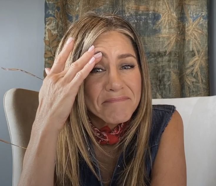 JenniferAnze8t's tweet photo. What would you do if I were right in front of you? 👀❤️❤️🌹
#jenniferaniston https://t.co/PAxeTke9SR
