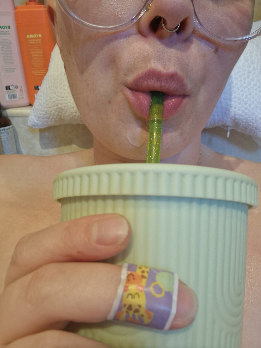 trappedbyteagan's tweet photo. You're so starved for contact you're jealous of my straw aren't you 🤭 https://t.co/J8C8DwCTRF