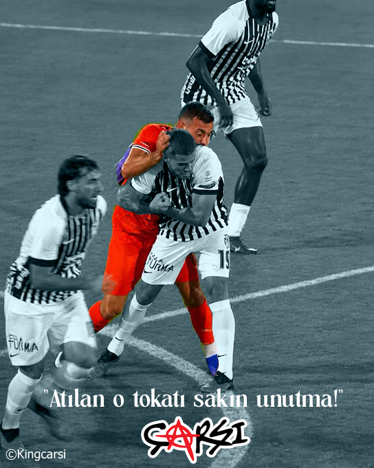 KingcArsi's tweet photo. "Sahada futbol yerine şiddet üretenleri, oyuncumuza atılan o tokatı sakın unutma! Adaletin sustuğu yerde Beşiktaş taraftarının sesi ve hafızası asla susmaz. Takipçisiyiz!" #Beşiktaş https://t.co/DIcWzw3THk