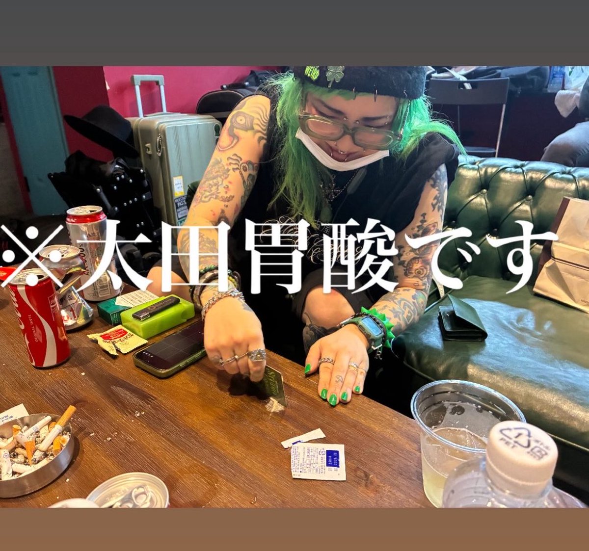 nev_shooo's tweet photo. Last ArlmAの再結成ライブで
ライブペイントしてきました！！🙌

懐かしい面子ばっかで、
ずっと笑いが止まりませんでした！！
太田胃酸初めて見た！くれた！笑

作品はレックスが自宅に飾るらしい！
亮ちゃん誕生日おめでとう！🎂

お疲れ様でしたーー！！
あと断酒ご協力頂きあざした！🙏 https://t.co/lsIyOQGhmh