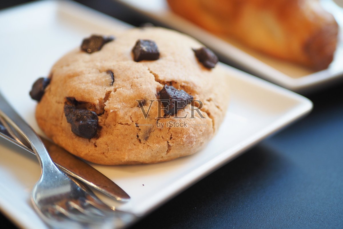 WisdomDuza's tweet photo. Just baked warm chocolate chip cookies straight from the oven  The smell + chewy texture hit different after a long week! #BakeTime #HomeBaking， https://t.co/104IMc26od