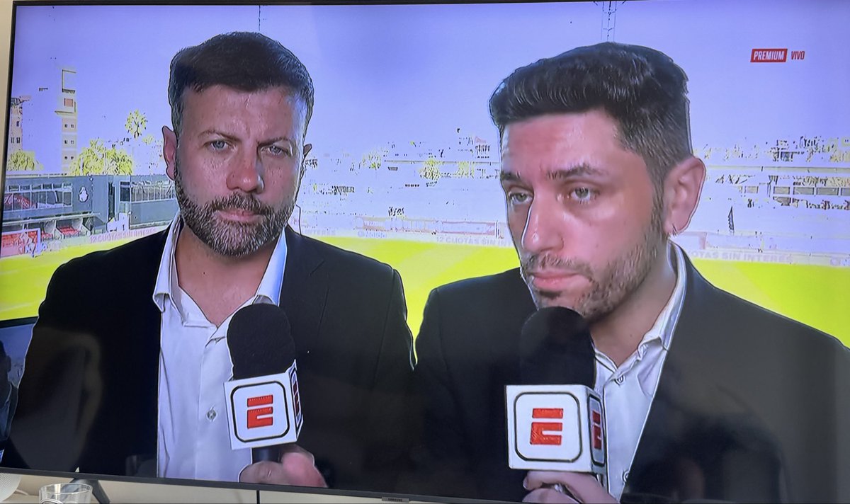 orestebiasa's tweet photo. @jlfernandez1969 @espn Te los presento. @gonzalopalacio3 y @juampifrancia   El relator dice condado central al medio campo. Pelotudo. https://t.co/STJwOnJVan