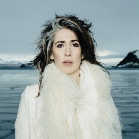 HitsAndCharts's tweet photo. Imogen Heap is attending Ariana Grande’s show tonight in London. https://t.co/kfJhzlJM0I