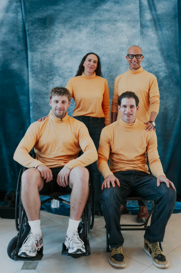 xixally's tweet photo. what a lovely family 👨🏽‍👩🏽‍👦🏼‍👦🏽 https://t.co/0BdKgM90sF