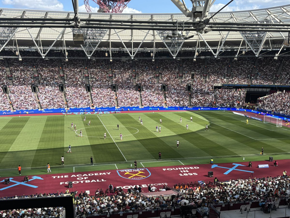 FPLHammer96's tweet photo. Despite the result yesterday I had a fantastic day in hospitality with my Dad. Courtesy of @goofficial_ and @WestHamWayCom another reason to become a member on Patreon! Thanks lads @ExWHUEmployee @DaveWalkerWHU https://t.co/pN4NaSGH2g