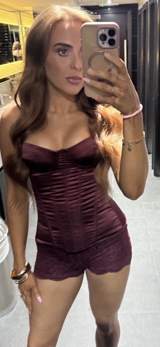 NIChav220's tweet photo. Sunday evening fun, horny and sharing my favourite Irish girls #wankchat #chav https://t.co/4x0SqxpjFg