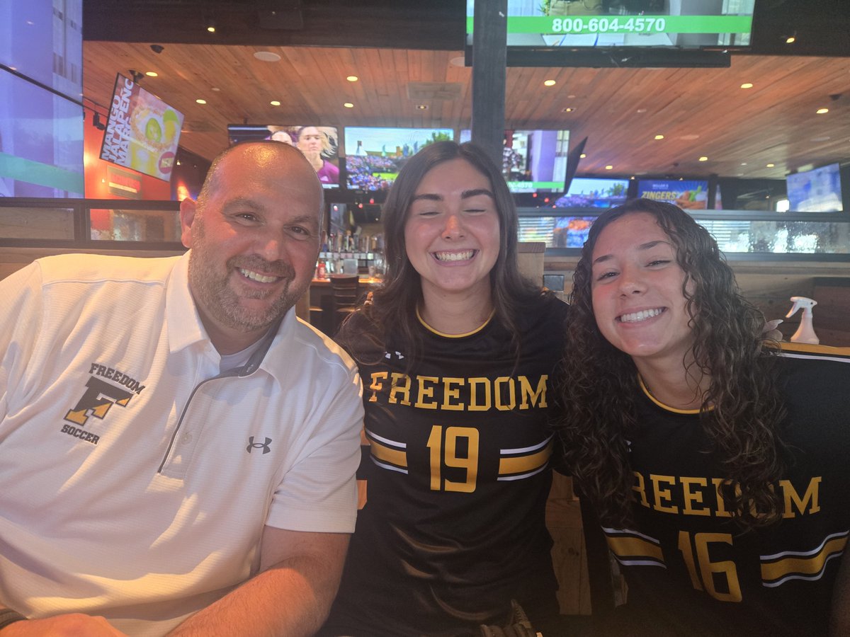 EastPASportsnet's tweet photo. A big thanks to all the teams who took part in our 1st Annual LV Girls Soccer Media Day event 

@Emmaus_GSOC 
@phsgsoccer 
@easton_soccer 
@BasdFreedom https://t.co/TfliLp1MMZ