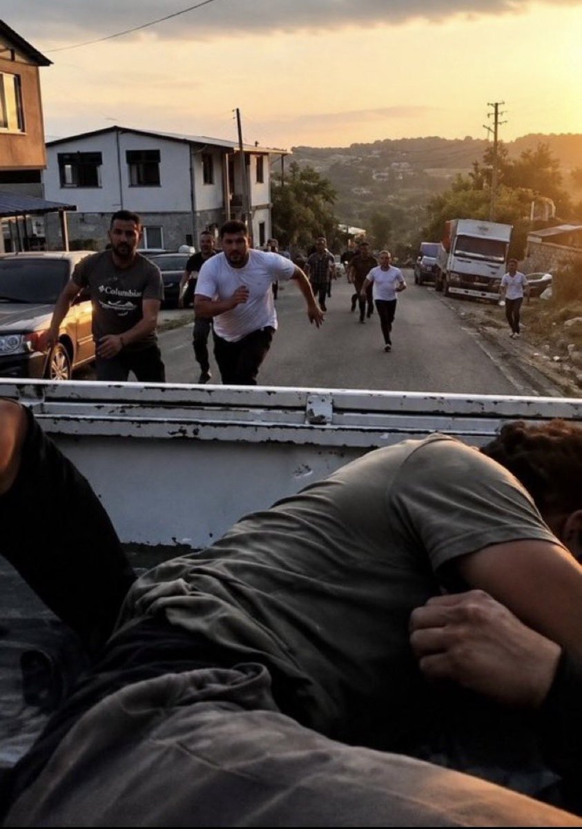 akin_birdal's tweet photo. Zonguldak Alaplı’da Silopili ve Cizreli mevsimlik Kürt işçilerinin  uğradığı ırkçı saldırı daha önce de yaşanılanların bir benzeridir.
Organize ya da değil ardında her kimler varsa açığa çıkarılmalı ve etkin bir soruşturma ile gereği yapılmalıdır ki bu alçaklık son bulsun. https://t.co/LucQLrxmI9
