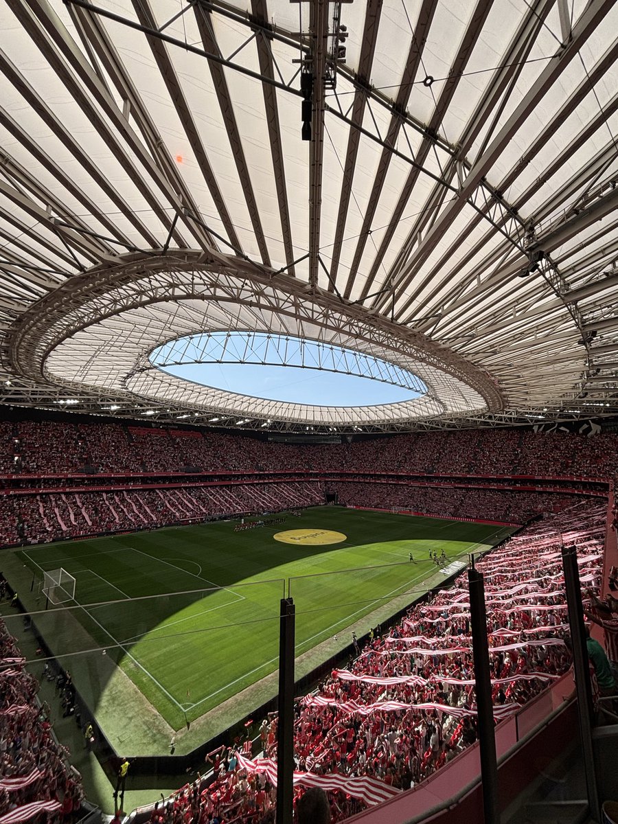 HugoManzanoo's tweet photo. Vaya pedazo de finde que hemos echado , qué manera de disfrutar en la grada , SOMOS EL PUTO SEVILLA FUTBOL CLUB https://t.co/WTYhFEaCDg