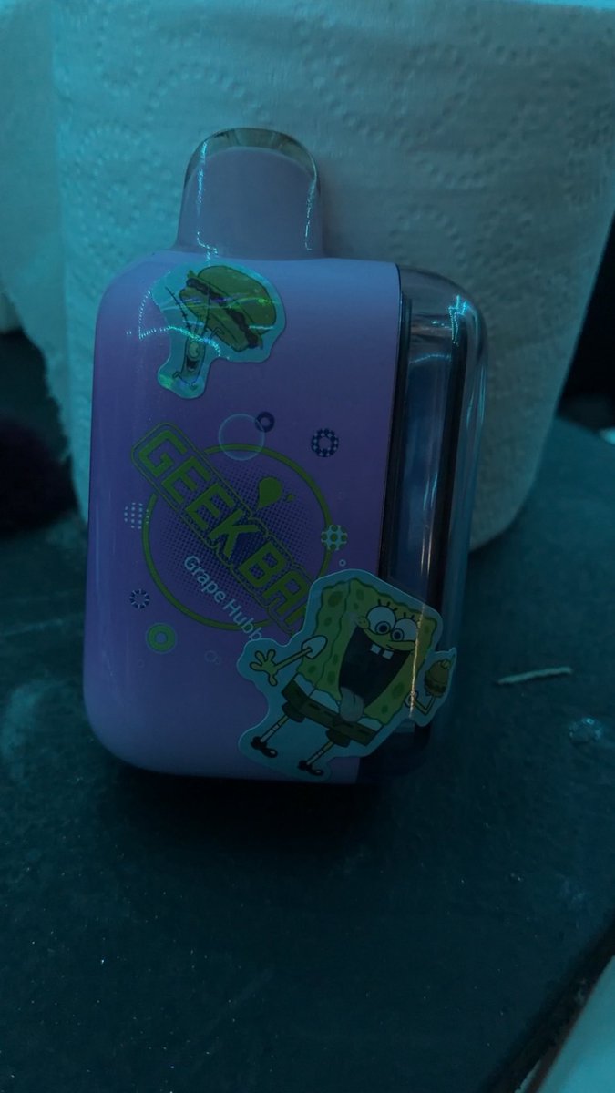 edaabpmeow's tweet photo. babe whats wrong? you haven’t taken a hit of your spongebob vape yet #vapetwt https://t.co/f0GBRT0gk5