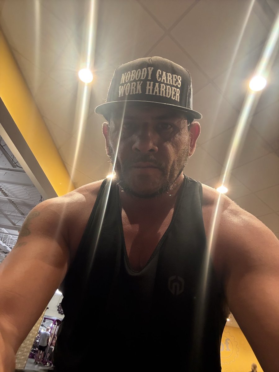 FitDAD44's tweet photo. 45 dad of 2 boys . On just test and my numbers are on point sitting at 1300 from 130 .8 months ago  I started just test no negative side effects. Nothing but gains and benefits.#Fit40’s #mealprepweekly#Disciplined&amp; dedicated https://t.co/723z8zdtvQ