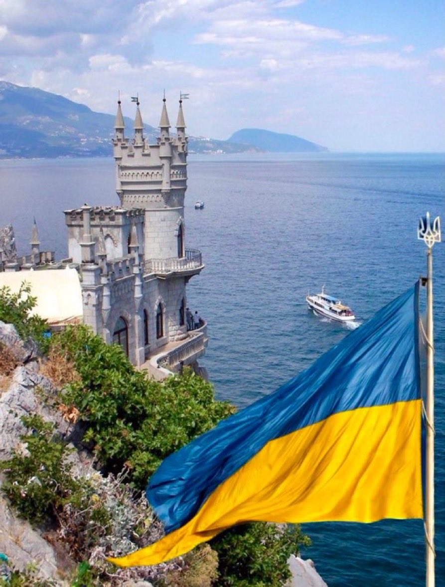 choucroute_67's tweet photo. ‼️Le 23 août, l'Ukraine 🇺🇦célèbre la Journée du drapeau national 🇺🇦. 
👉🏼Symbole de résilience, le drapeau bleu et jaune, interdit sous l'occupation soviétique mais préservé par le peuple, incarne l'identité ukrainienne. 
⚠️Aujourd'hui, les 🇺🇦 l'honorent et aspirent à le voir flotter sur tous ses territoires !💙💛🌻🙏💙💛