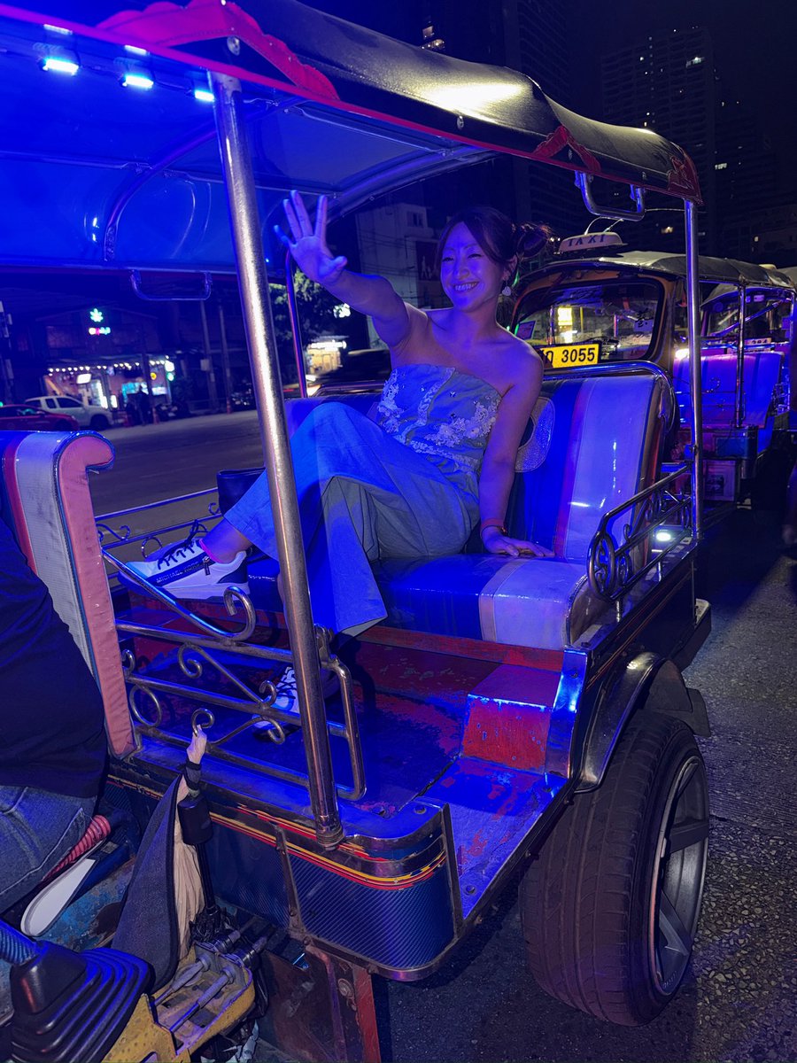 a__ageha's tweet photo. ひとり旅でタイに行ってきました🇹🇭
英語もタイ語もわからん私は必死に言葉組み合わせて色々喋ったりしました
念願の本場のトムヤムクンも食べれて大満足🌿

飲み！ご飯！飲み！飲み！飲み！飲み！
的な感じで女の子のお店も男の子のお店も5軒くらいハシゴして楽しみました☺️☺️ https://t.co/3KP7vJDAtP