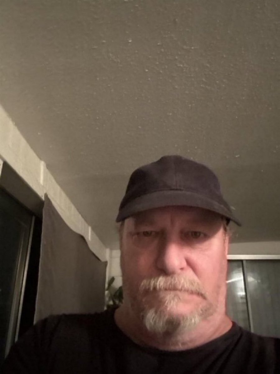 big9121's tweet photo. I'm bored, can we text on zangi? https://t.co/HYFD1C8yUZ