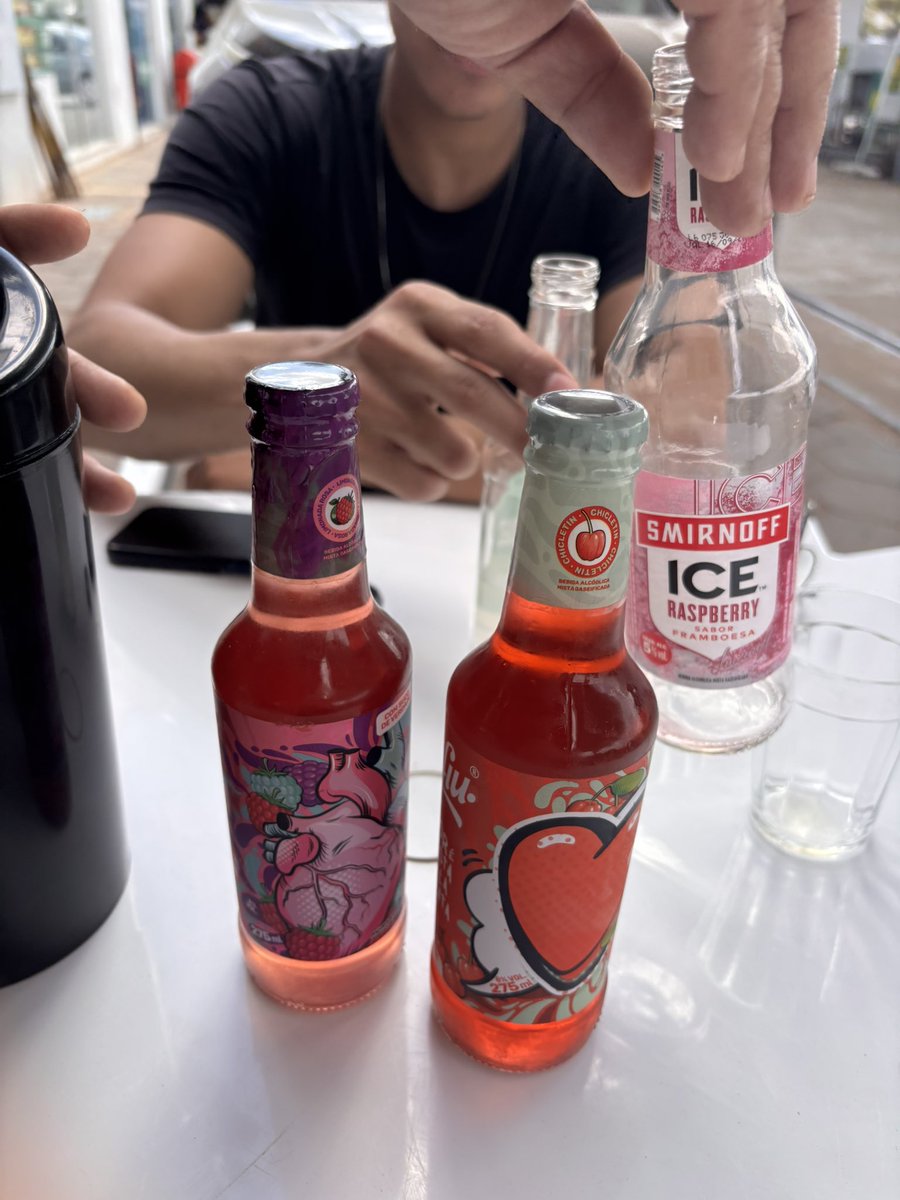 wdym_isa's tweet photo. Entro
Fico bebada com duas ice e duas longneck 
Saio as 3 da tarde https://t.co/0CNv9rFRmA