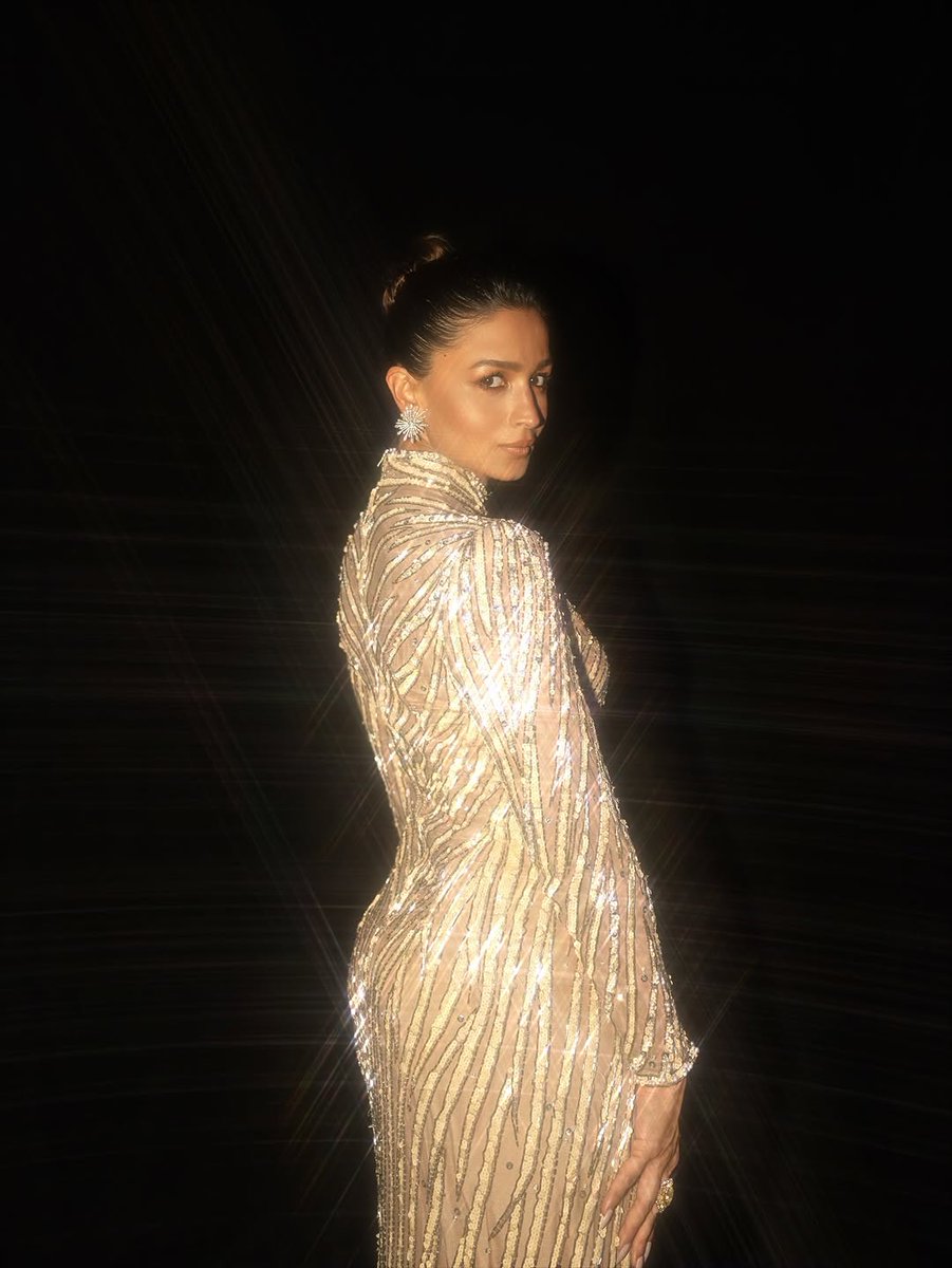 michellewWnySFD's tweet photo. when in dubai ✨ https://t.co/LLPcGREskx