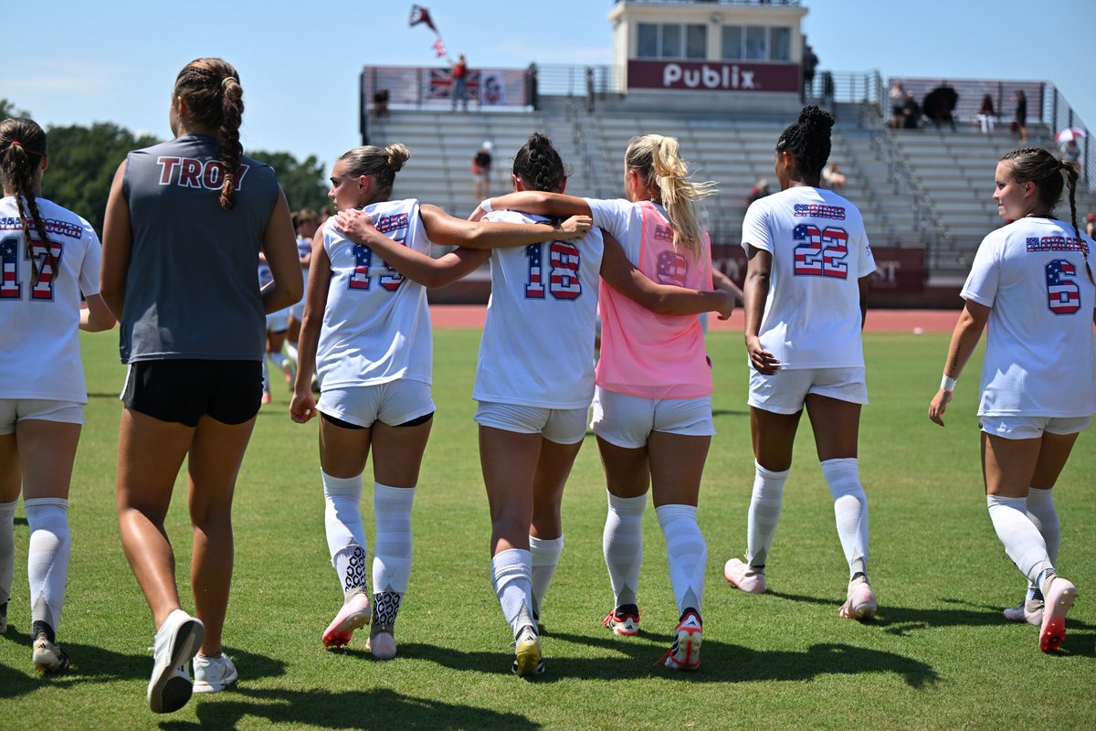 TroyTrojansWSOC's tweet photo. Family 🫶

#OneTROY ⚔️⚽️ https://t.co/Nsq5UESrY7