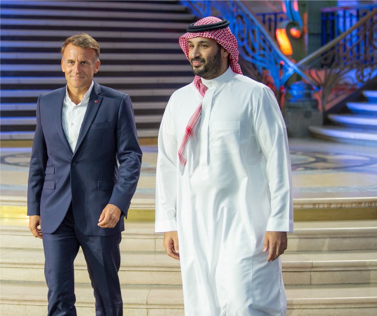 SaudiNews50's tweet photo. الرئيس الفرنسي: 

زيارة ولي العهد الأمير محمد بن سلمان محطة مهمة في العلاقة بين البلدين.

- https://t.co/sDSpD3xAT3