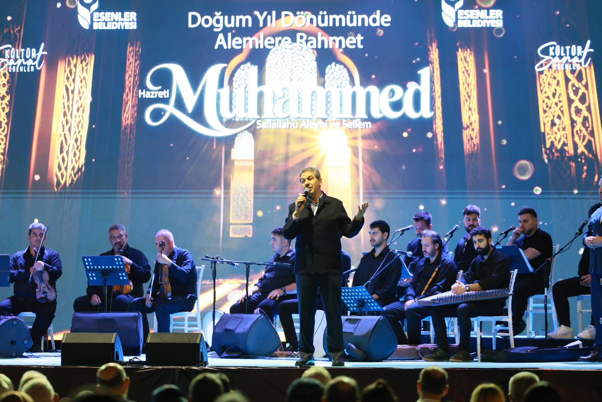 tevfikgoksu's tweet photo. Kâinat Peygamberimiz Efendimiz Hazreti Muhammed Mustafa’nın S.A.V.) veladetini, Esenler Dörtyol Meydanı’nda binlerce kardeşimizle birlikte dualarla ve salavatlarla yâd ettik.

Sanatçı Ammar Acarlıoğlu’nun yüreklere dokunan Mevlid-i Şerif kasideleriyle Efendimize olan özlemimizi, hürmetimizi ve muhabbetimizi dualara döktük.

Rabbim birliğimizi, beraberliğimizi ve Peygamber Efendimiz’e olan sevgimizi daim eylesin. Dualarda buluşalım…
