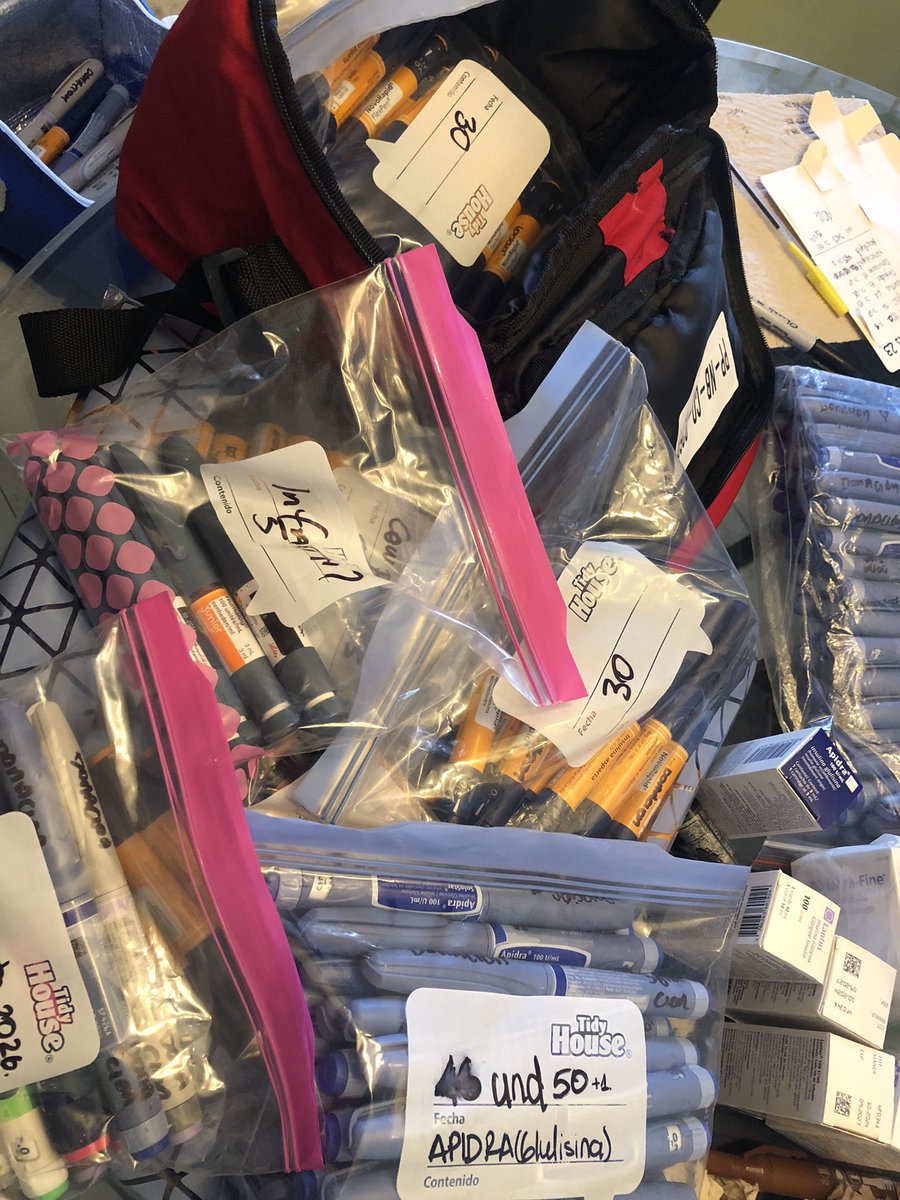 Carolina_tipo1's tweet photo. Más de 200 esferos de insulina de todos los tipos para enviar al Choco. Todavía no encontramos vuelo q nos permita llevar medicamento refrigerado. Sino nos toca por tierra que es más demorado. Ayuda para que lleguen entre hoy y mañana @CeciliaLopezM @CamiloPrietoVal @DrBarbuchas https://t.co/cmHTbEf8jk
