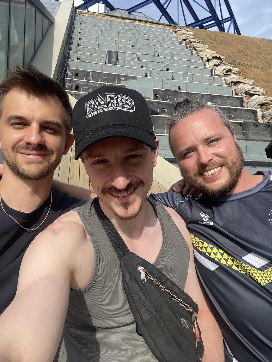 ChoppyTV's tweet photo. Clap de fin pour l’@EWC_EN, 🎬

J’ai passé une semaine de folie, de belles rencontres, de la bienveillance à tout vas, merci encore à tout ceux que j’ai pu rencontrer et avec qui j’ai pu discuter 
 
Merci à @aunniCS, @CudderTV, @unshaark, @Ozstrik3r, @NAGU_FR, @oqald, @DiAmOndCSGO_, @Foxy_Ghost13, @Mcflyng13, @SynnVlr, @Blix_2k, @chromastyx, @GoatedCS2, @killazooCS, @LoyzSG, @Medlines_, @VECTIZZ1, mon bro @H0rigrim 
Et sûrement pleins d’autres que j’oublie sûrement,

J’ai passé de supers moments à vos côtés, merci pour tout, et j’espère recroiser votre chemin un jour 💙🤍❤️

Et que dire de plus mis à part que, c’est que le début du longue aventure autour d’une seule et même passion, vive CS 💛