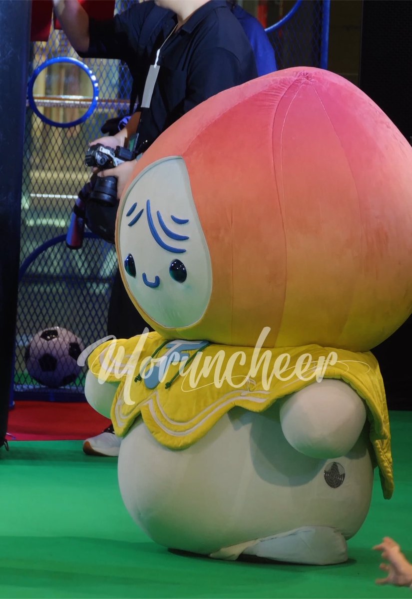 moruncheerv2's tweet photo. อะไรเอ่ยสีพีชๆตัวกลมๆ หดตัวได้ด้วย https://t.co/42mFct8vmF